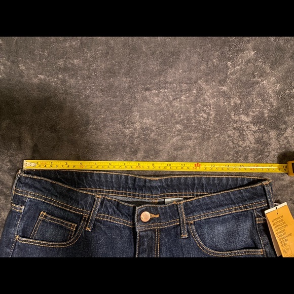 🔥New size 10 skinny low waisted jean shorts by H&M - Picture 3 of 8